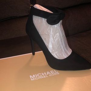 Michael Kors Alina Suede Pump